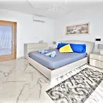 Апартаменты Xc4 - Penthouse, 3 Bedroom, Modern, Designer - Аттард
