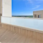 Xc4 - Penthouse, 3 Bedroom, Modern, Designer -