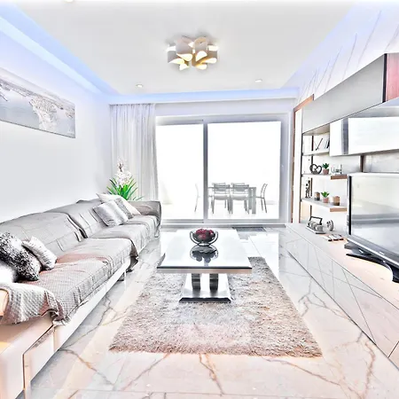 Xc4 - Penthouse, 3 Bedroom, Modern, Designer -